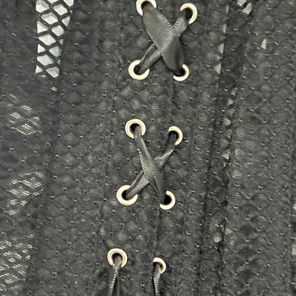 Black Mesh and Lace Corset - Picture 6 of 6